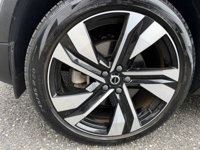 2024 Volvo XC40 Plus Dark Theme