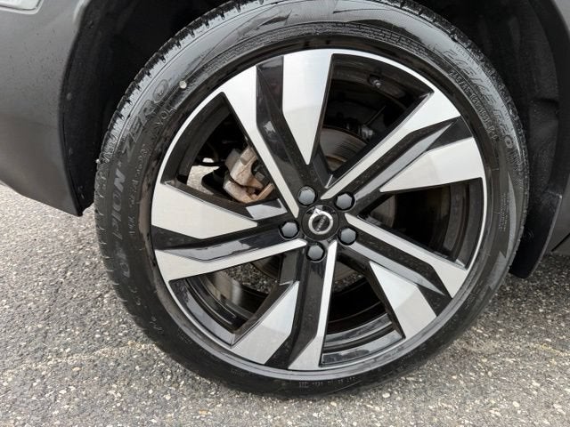 2024 Volvo XC40 Plus Dark Theme