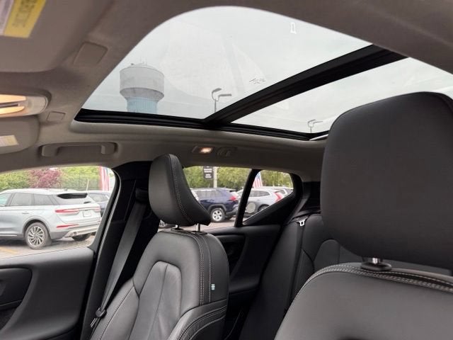 2024 Volvo XC40 Plus Dark Theme