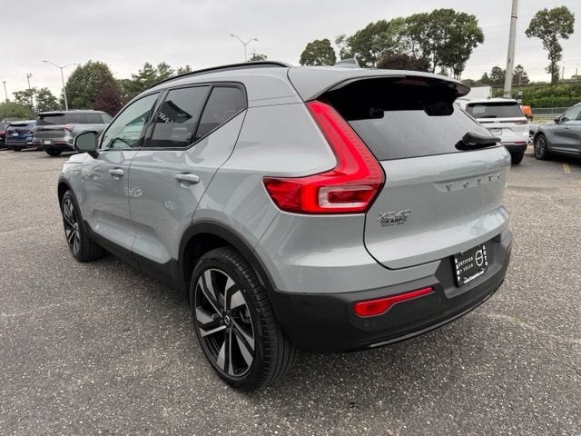 2024 Volvo XC40 Plus Dark Theme