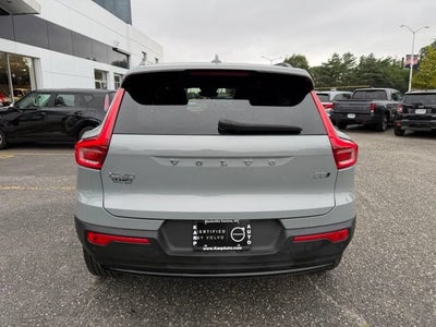2024 Volvo XC40 Plus Dark Theme