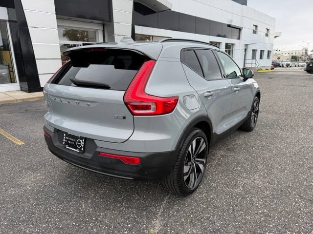 2024 Volvo XC40 Plus Dark Theme