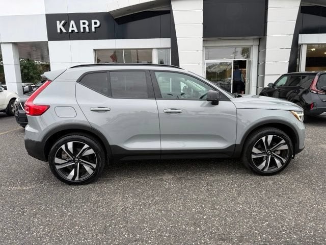 2024 Volvo XC40 Plus Dark Theme