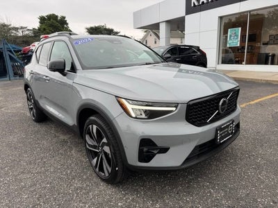 2024 Volvo XC40 Plus Dark Theme