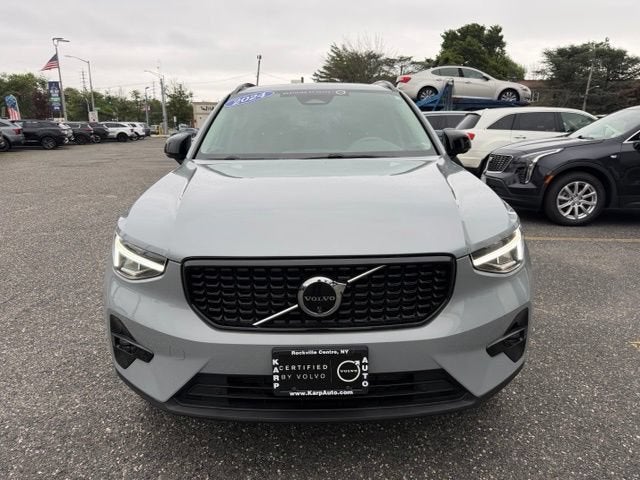2024 Volvo XC40 Plus Dark Theme