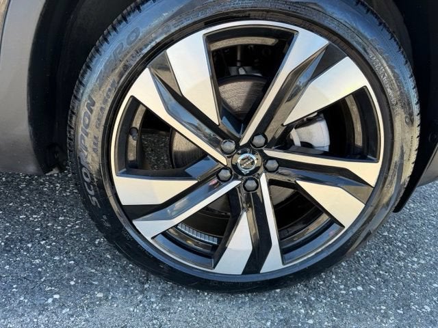 2024 Volvo XC40 Plus Dark Theme