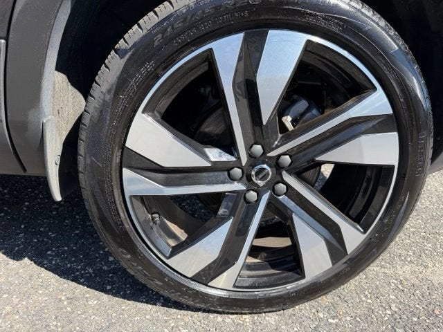 2024 Volvo XC40 Plus Dark Theme