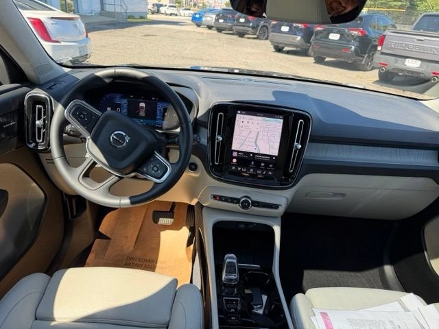 2024 Volvo XC40 Plus Dark Theme