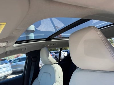 2024 Volvo XC40 Plus Dark Theme