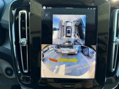 2024 Volvo XC40 Plus Dark Theme