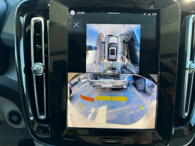 2024 Volvo XC40 Plus Dark Theme