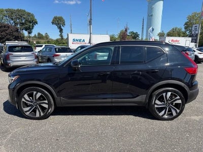 2024 Volvo XC40 Plus Dark Theme
