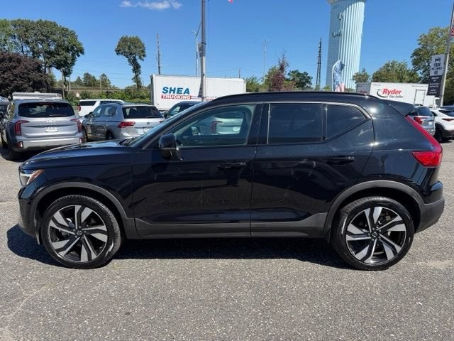 2024 Volvo XC40 Plus Dark Theme