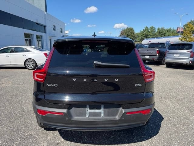 2024 Volvo XC40 Plus Dark Theme