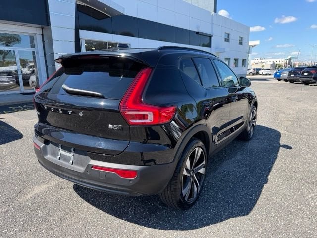 2024 Volvo XC40 Plus Dark Theme