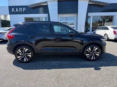 2024 Volvo XC40 Plus Dark Theme
