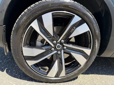 2024 Volvo XC40 Plus Dark Theme