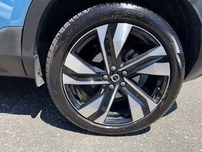 2024 Volvo XC40 Plus Dark Theme
