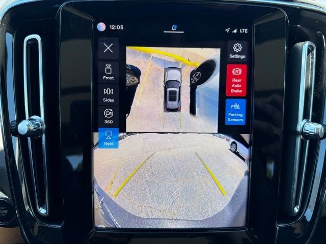 2024 Volvo XC40 Plus Dark Theme