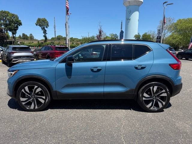 2024 Volvo XC40 Plus Dark Theme