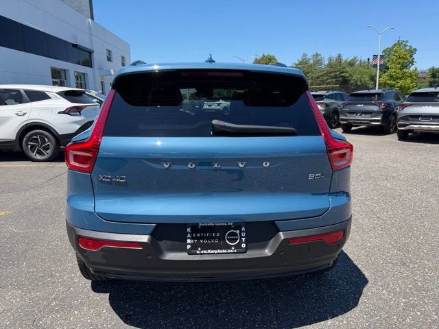 2024 Volvo XC40 Plus Dark Theme