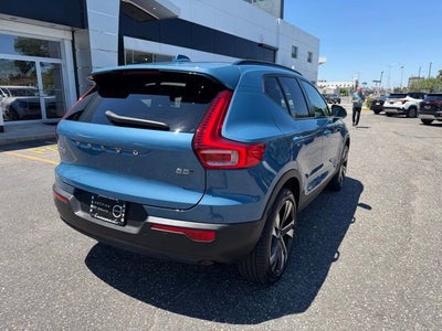2024 Volvo XC40 Plus Dark Theme