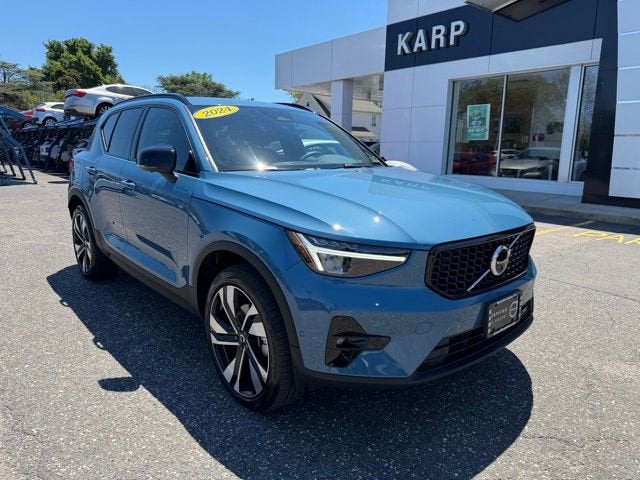 2024 Volvo XC40 Plus Dark Theme