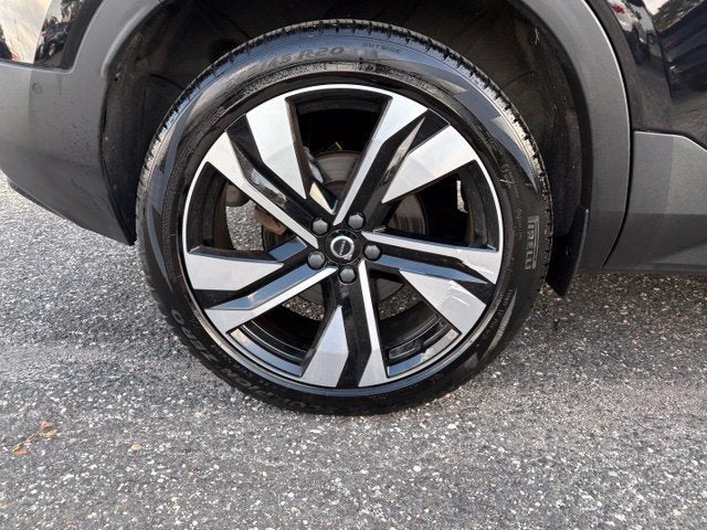 2024 Volvo XC40 Plus Dark Theme