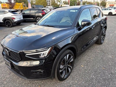 2024 Volvo XC40 Plus Dark Theme