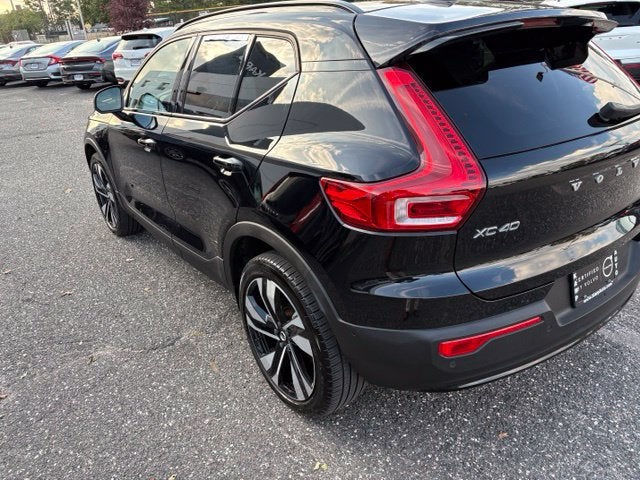 2024 Volvo XC40 Plus Dark Theme