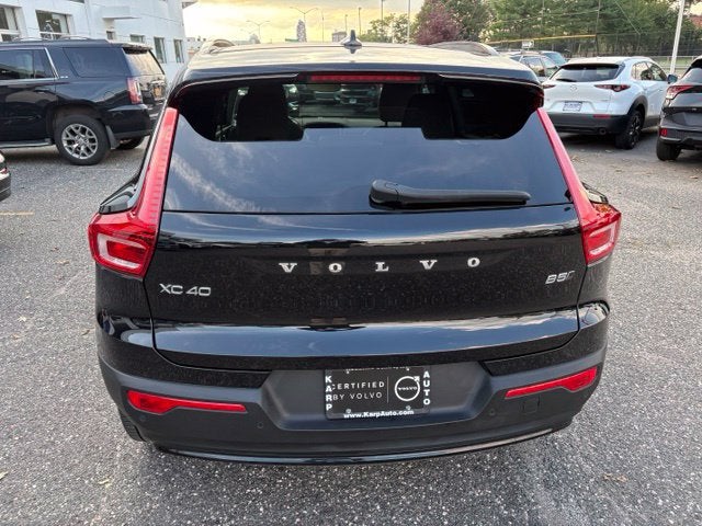 2024 Volvo XC40 Plus Dark Theme
