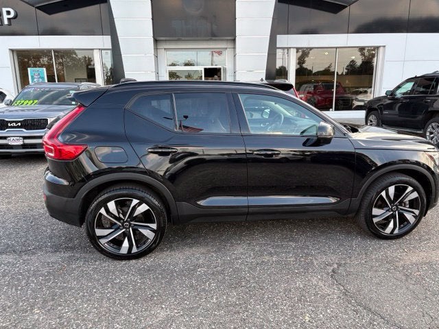 2024 Volvo XC40 Plus Dark Theme
