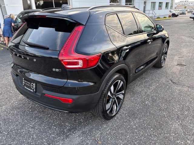 2024 Volvo XC40 Plus Dark Theme