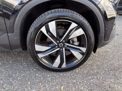 2024 Volvo XC40 Plus Dark Theme