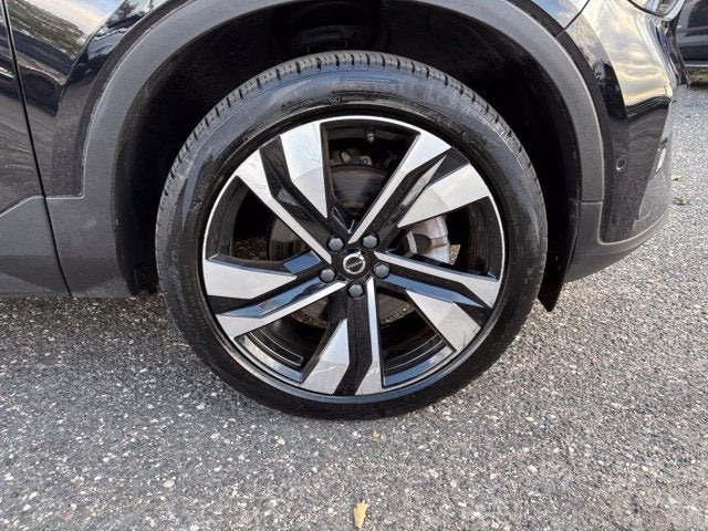 2024 Volvo XC40 Plus Dark Theme