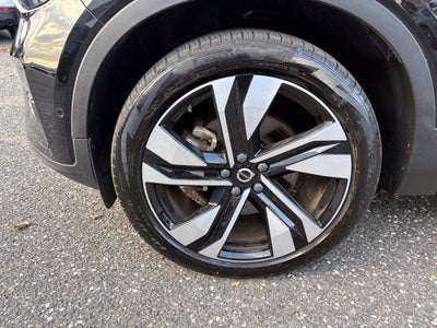 2024 Volvo XC40 Plus Dark Theme