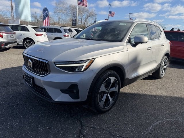 2023 Volvo XC40 Plus Bright Theme