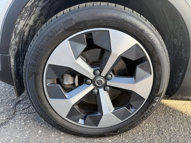 2023 Volvo XC40 Plus Bright Theme