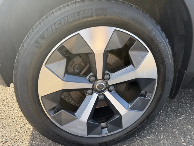 2023 Volvo XC40 Plus Bright Theme