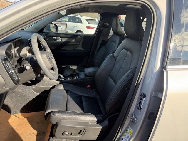 2023 Volvo XC40 Plus Bright Theme
