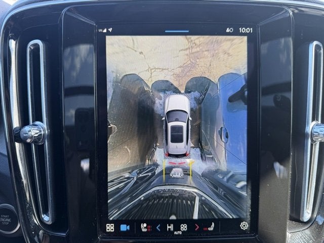2023 Volvo XC40 Plus Bright Theme
