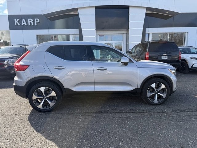 2023 Volvo XC40 Plus Bright Theme