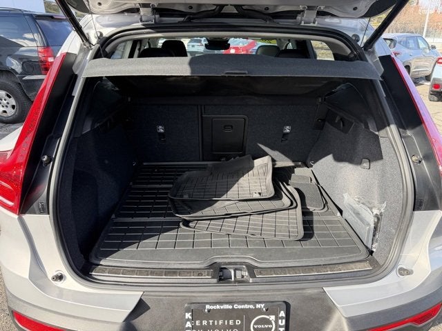 2023 Volvo XC40 Plus Bright Theme