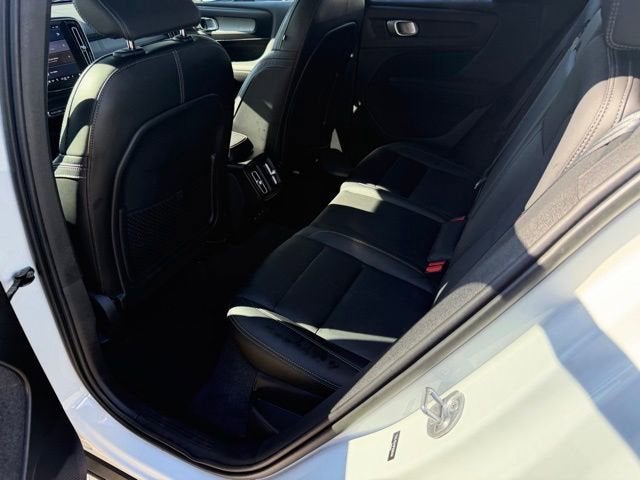 2023 Volvo XC40 Core