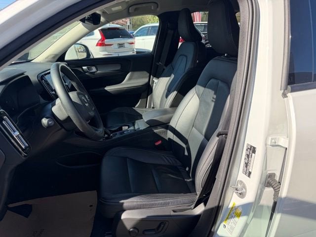 2023 Volvo XC40 Core