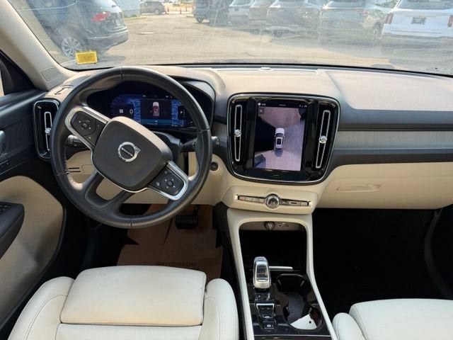 2023 Volvo XC40 Plus Dark Theme