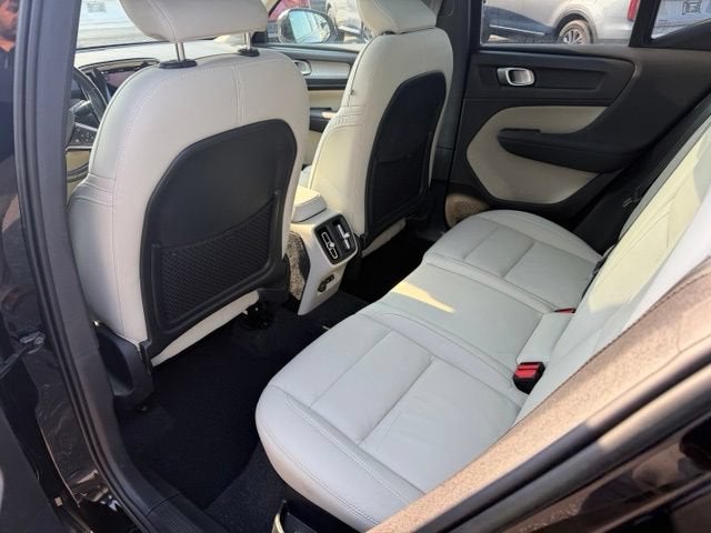 2023 Volvo XC40 Plus Dark Theme