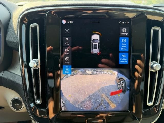2023 Volvo XC40 Plus Dark Theme