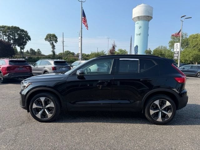 2023 Volvo XC40 Plus Dark Theme
