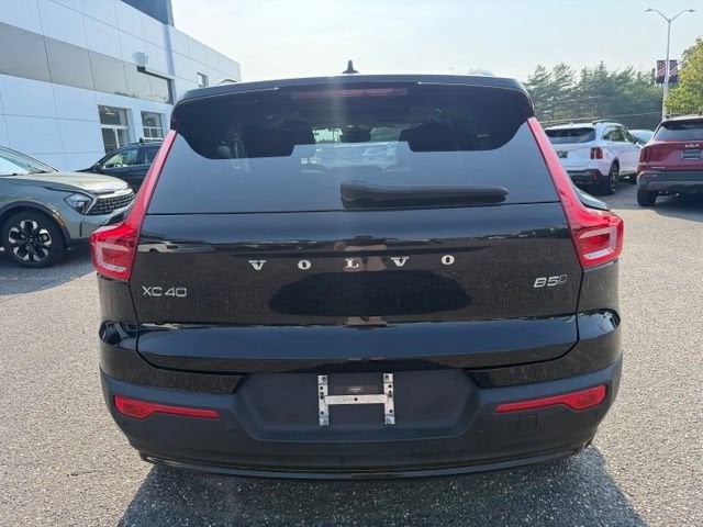 2023 Volvo XC40 Plus Dark Theme